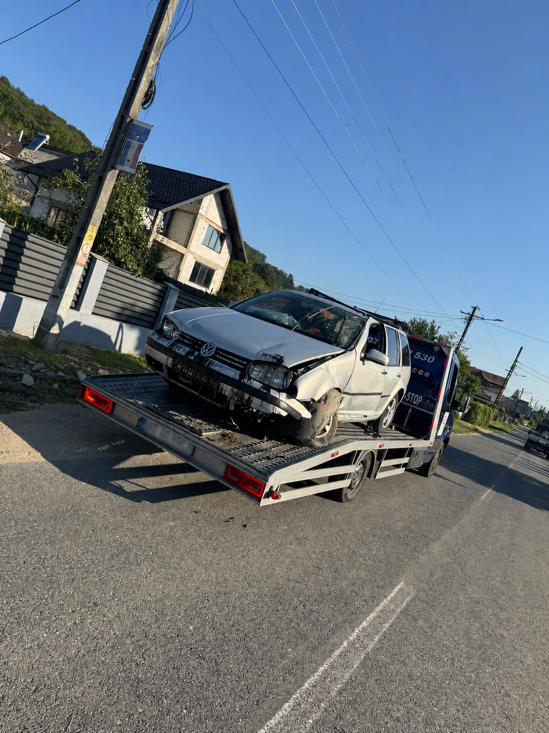 Tractări auto pe A1 București-Pitești 1 Autoturism avariat încărcat pe platforma Caro Tractări
