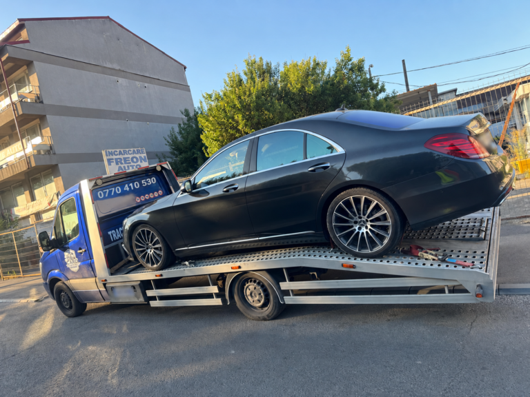 Mașină Mercedes pregătită pentru transport pe platformă